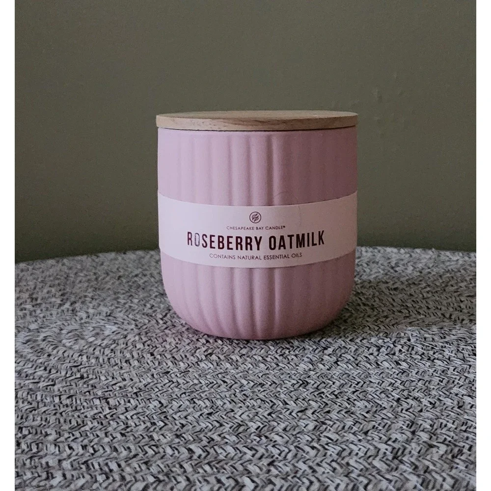 Chesapeake Bay Candle Roseberry Oatmilk Pink Jar Wood Lid Essential Oils